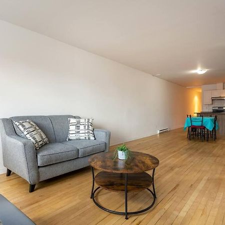 Lovely Rental Unit With Balcony~ Autoroute 40 مونتريال المظهر الخارجي الصورة